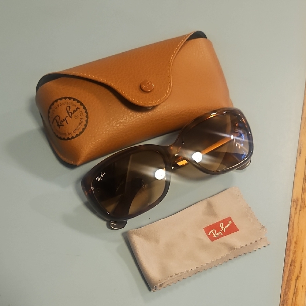 Ray-Ban Brown Sunglasses with Tan Case